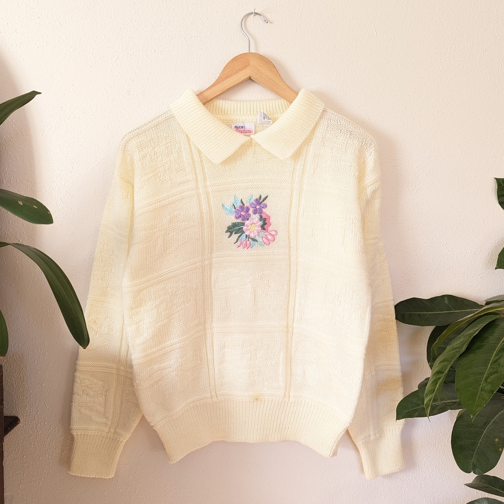 Avon Fashions | Vintage | Embroidered Grandma Cottagecore Sweater